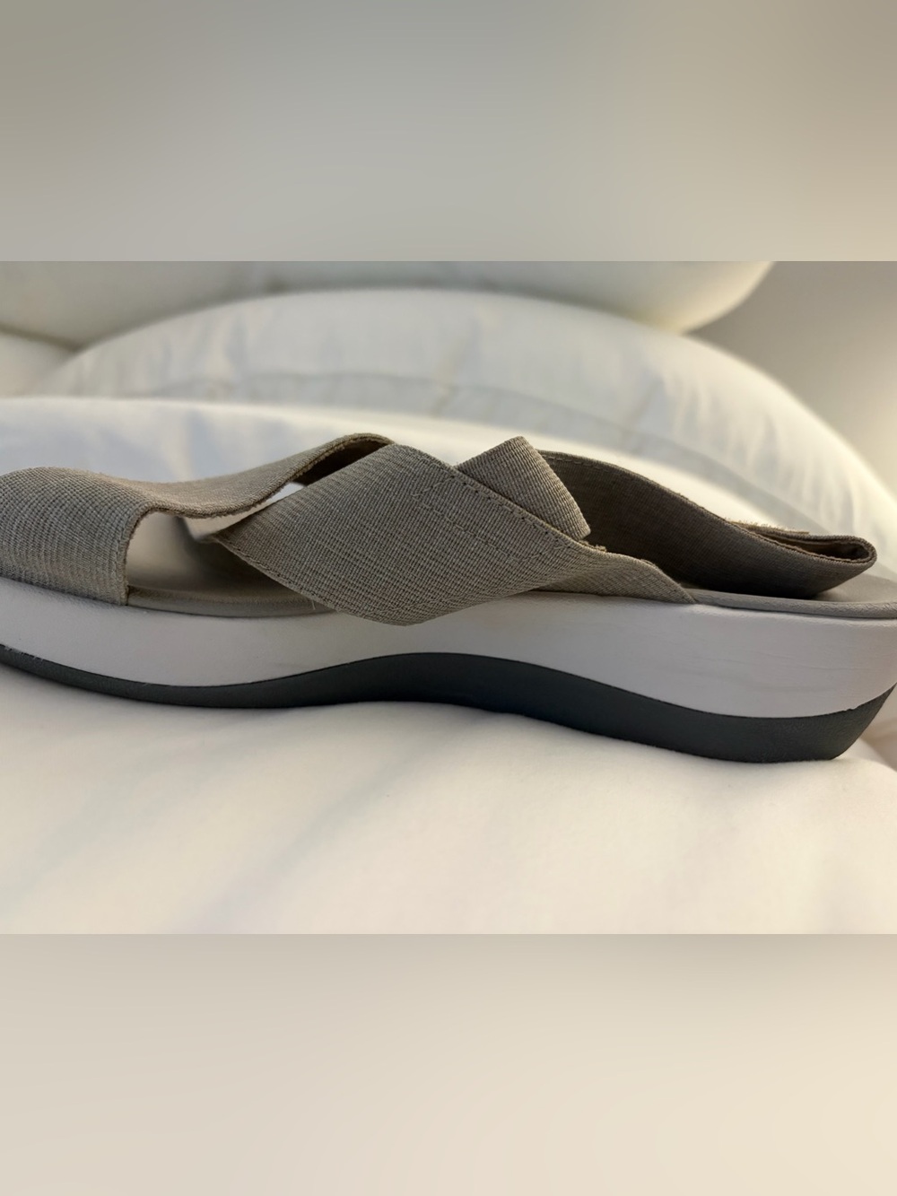 Clarks Cloudstepper sandals pale grey size 10
